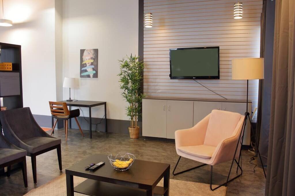 Suite #B, Industrial Styling, Ac Халифакс Екстериор снимка